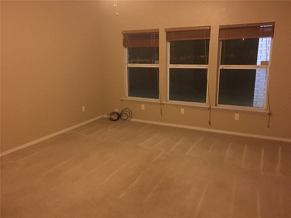 3rd image of 220 W Iowa Dr