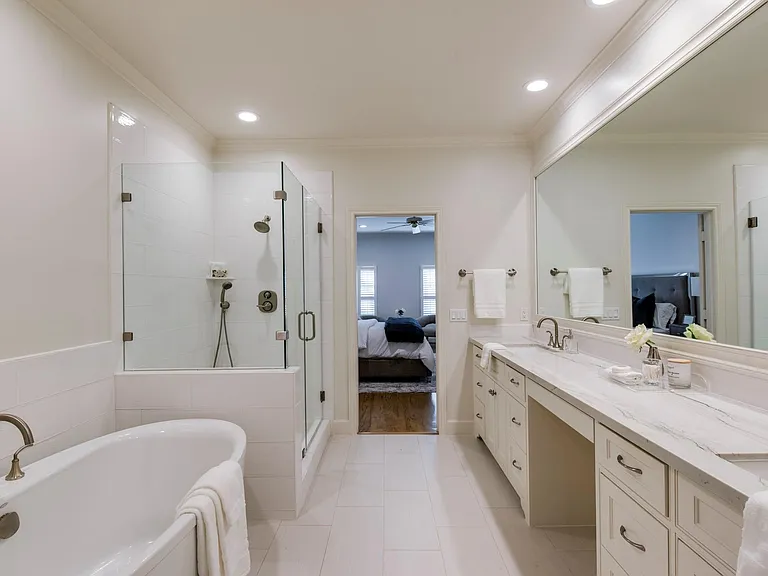 5144 Chevy Chase Dr — Photo 23