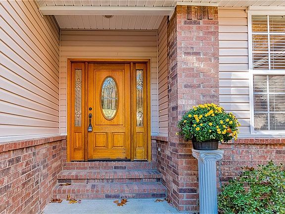 4th image of 56 Tewkesbury Circle Dr
