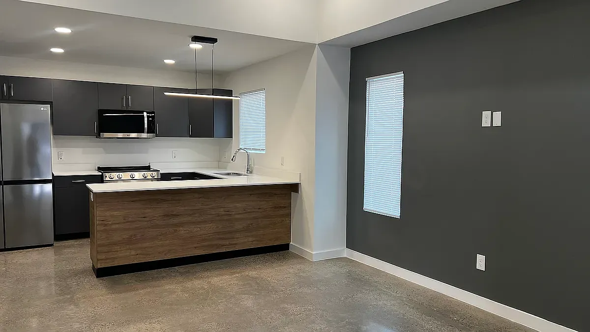 2 bed, 1012 sqft, $1,300 — Photo 3