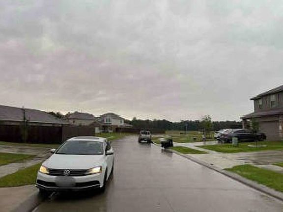 Exterior Neighborhood (street photo)