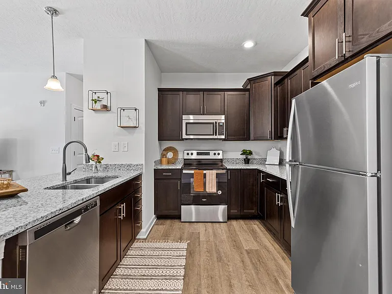 3000 Larkwood Cir #302 — Photo 9