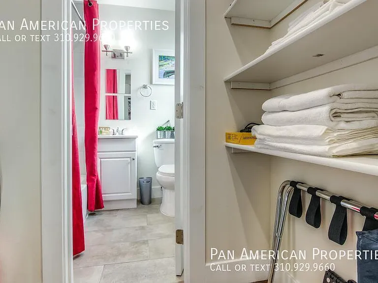 711 E 6th St #11 — Photo 14