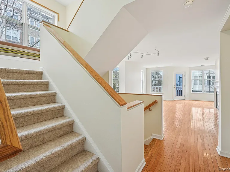 2 Leeward Dr — Photo 5