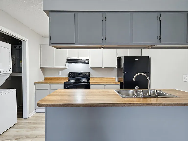 Woodwind Apartments — Photo 19