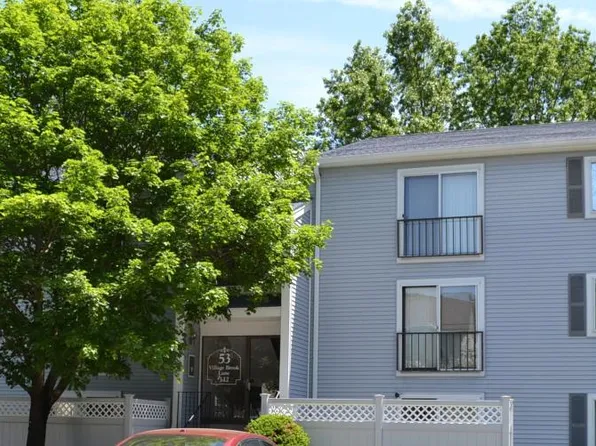53 Village Brook Ln APT 4, Natick, MA 01760