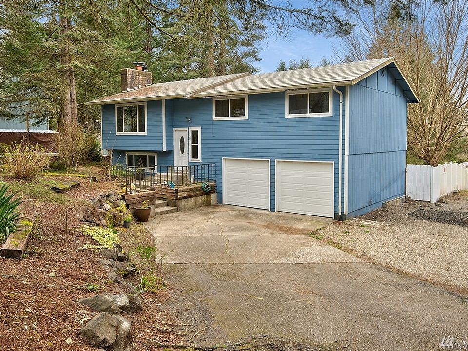 1st image of 161 NE Mahonia Dr