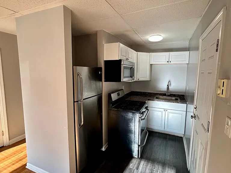 For Rent: Urban Luxury at 914 N. Charles St Your City Lifestyle Awaits! — Photo 18