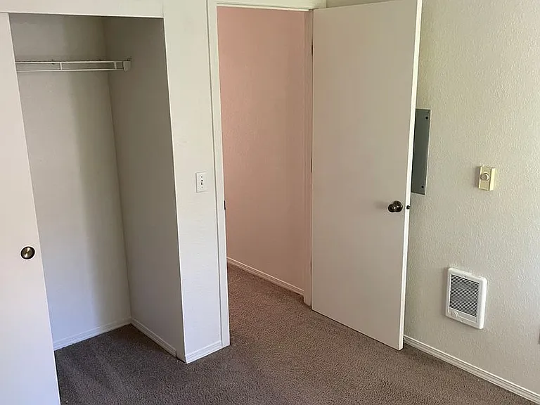 Bonita Court — Photo 32