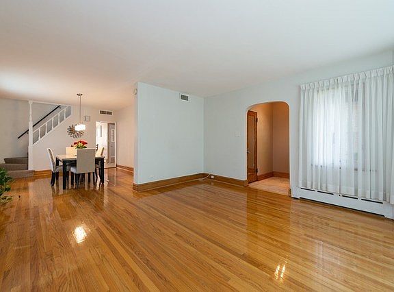 3rd image of 2927 N 77th Ave