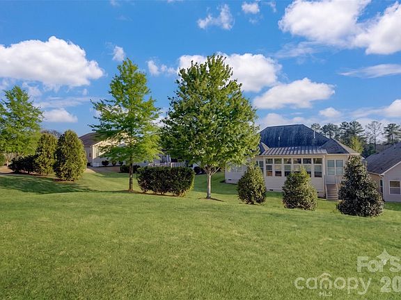 3rd image of 15511 Lake Ridge Rd