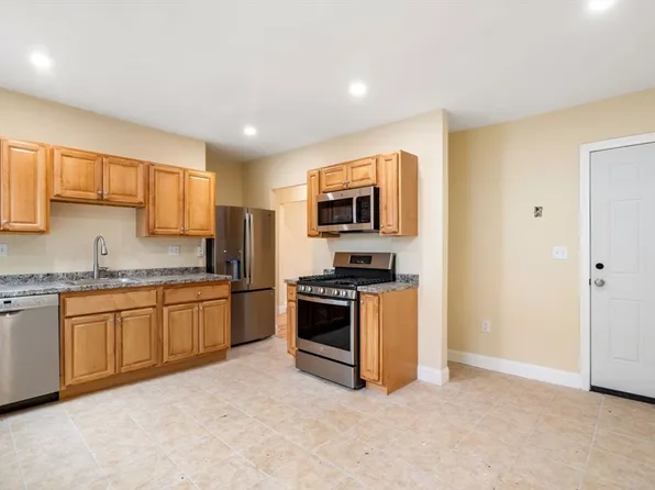 570 Washington St #3, Boston, MA 02135