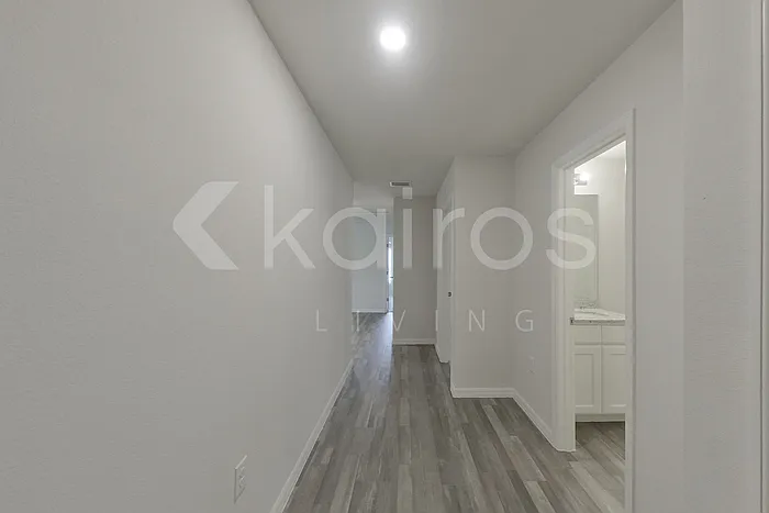 3 bed, 2.0 bath, 1246 sqft, $1,925 — Photo 2