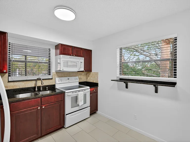 484 Santa Cruz Pl NE #G — Photo 11