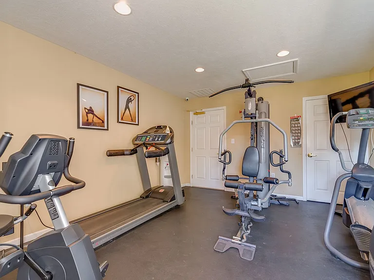 Highpoint Apartments — Photo 14