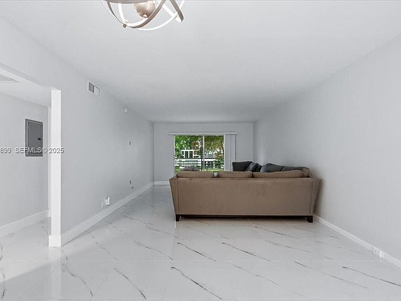 4th image of 2303 Lucaya Ln APT E2