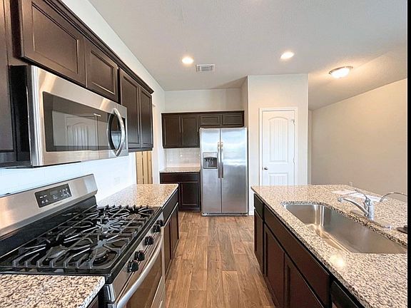 4th image of 13900 Heywood Dr