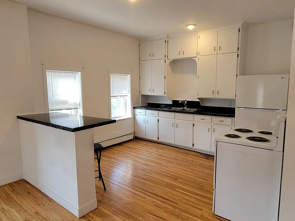 2 bed, 650 sqft, $1,350 — Photo 1