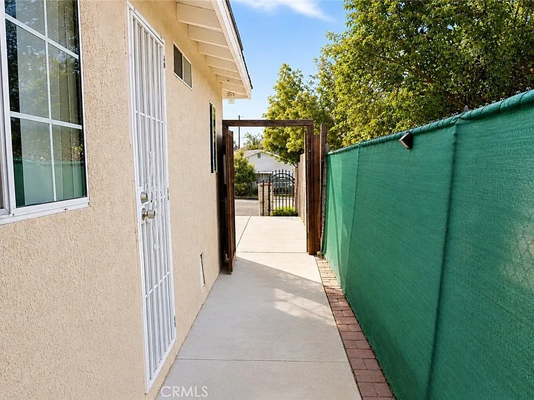 301 Colston Ave — Photo 9