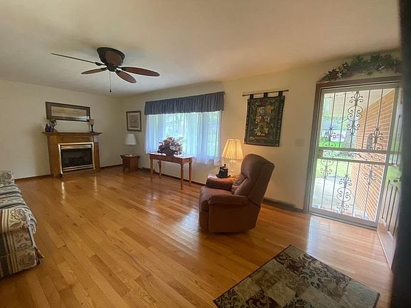 4th image of 3820 Pinehurst Dr