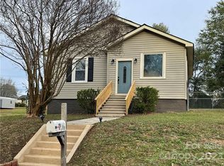 13 Maple St, Great Falls, SC 29055