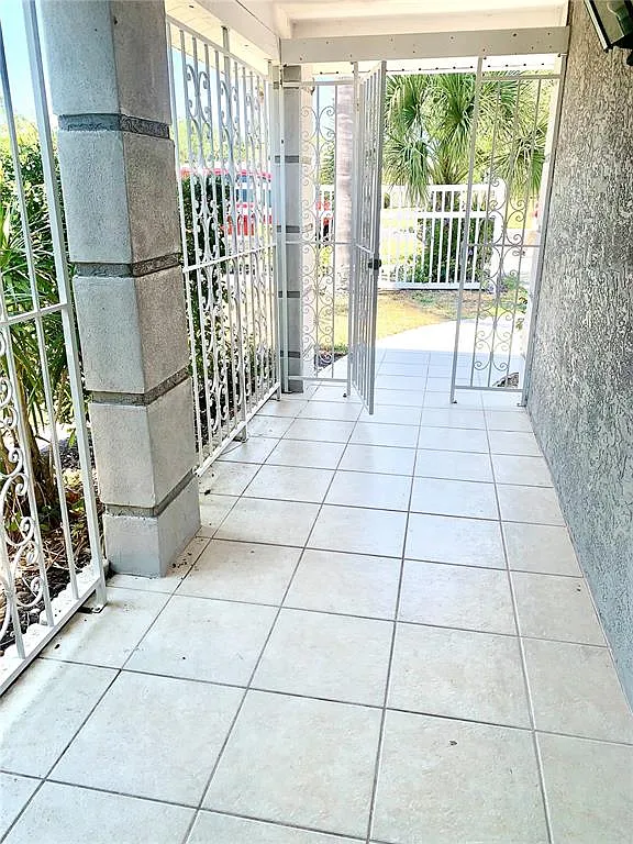 3 bed, 2.5 bath, 1708 sqft, $8,999 — Photo 4