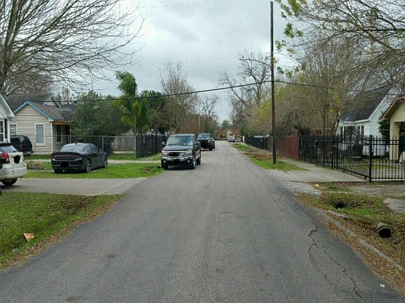 4th image of 7728 Narcissus St