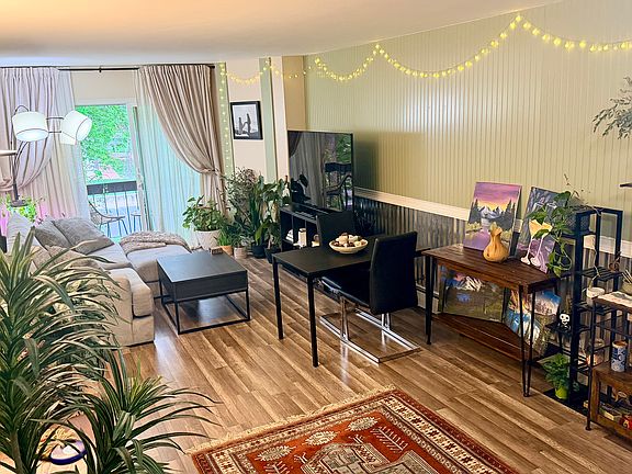 3rd image of 3150 Lakeside Dr APT 306
