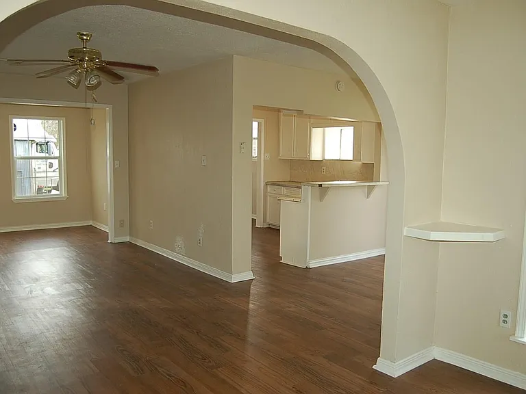 7304 Kinney St — Photo 9