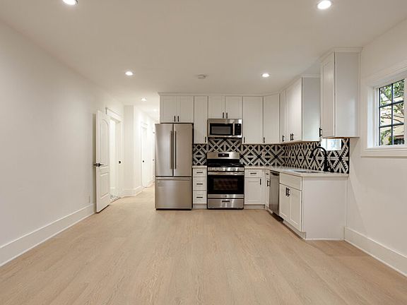 2nd image of 5736 Fountain Ave
