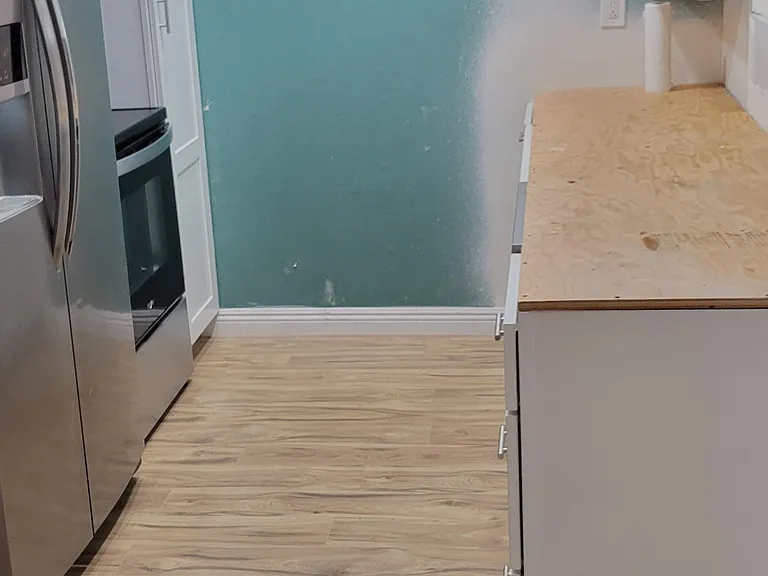 2022 Reno Pictures: New Kitchen Cabinets (2022).
Current pictures will be uploaded after Monday, July 6th