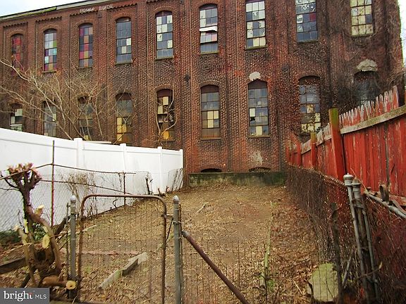 3rd image of 4711 Worth St