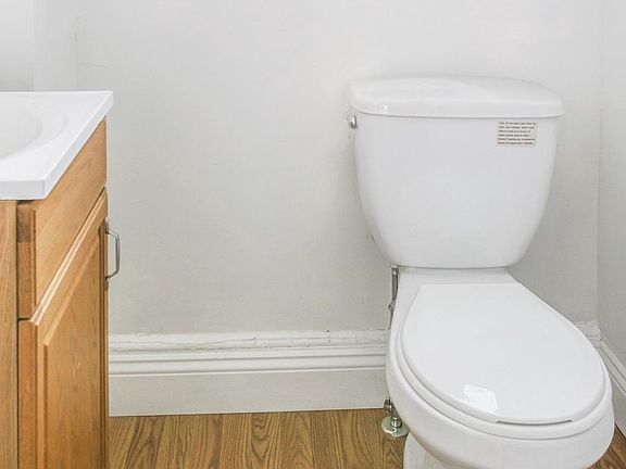 5th image of 220 E 14th St