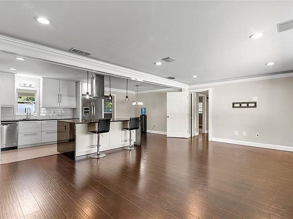 5th image of 1009 WOODLEY ROAD