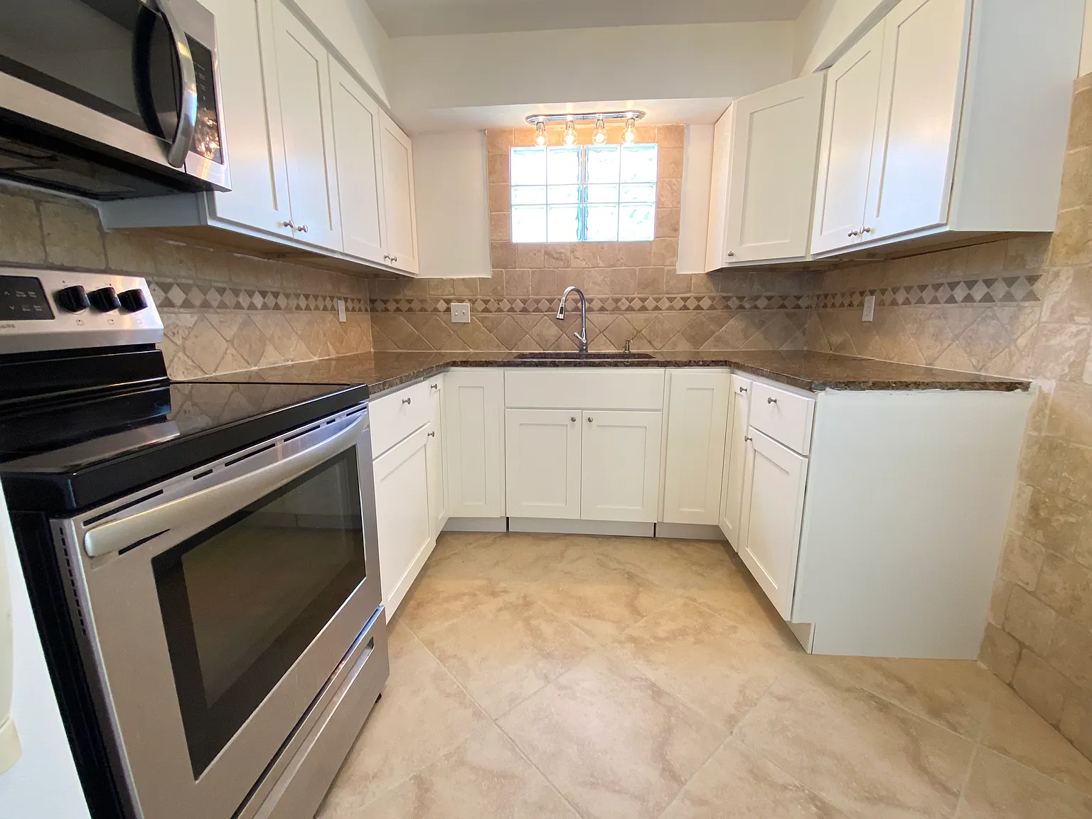 2 bed, 1200 sqft, $1,300 — Photo 2