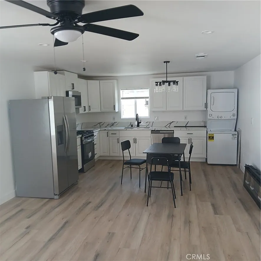 3 bed, 1194 sqft, $3,595 — Photo 3