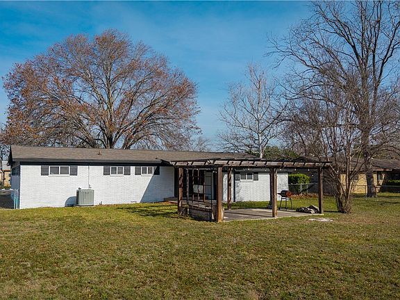 2nd image of 1232 Rivercrest Dr