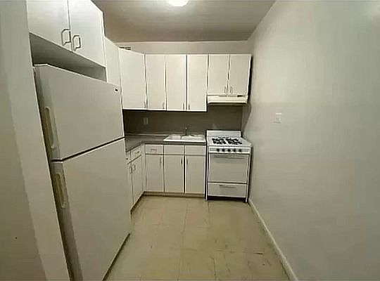 2nd image of 41-11 Parsons Blvd #33