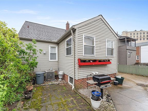 4th image of 145 E 190th St
