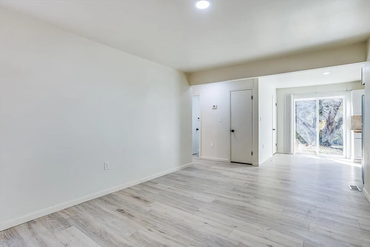 3 bed, 1280 sqft, $1,350 — Photo 4