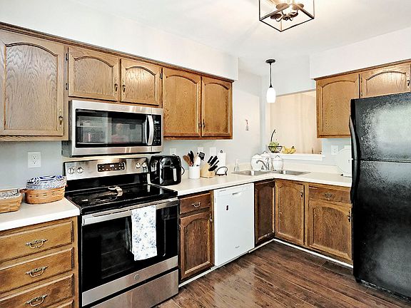 3rd image of 3269 Gateway Cir