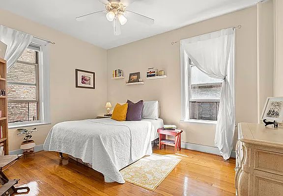 3rd image of 187 Pinehurst Ave APT 1F