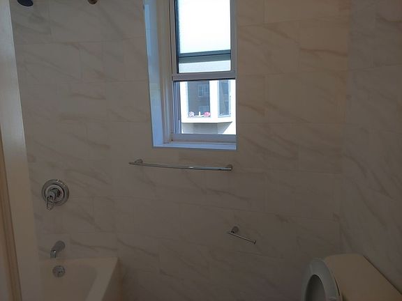 4th image of 12516 83rd Dr APT 5F