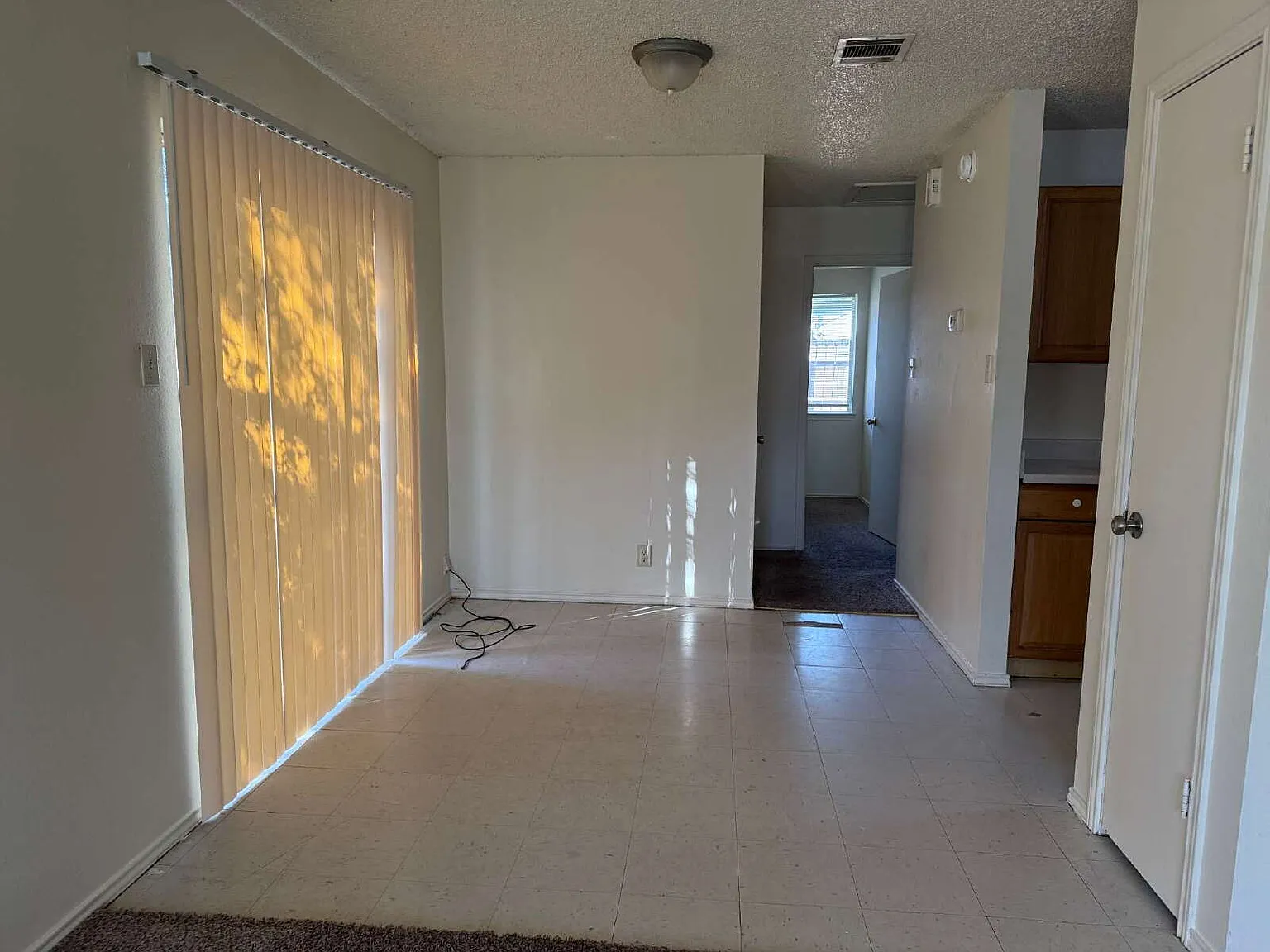 3 bed, 2.0 bath, 950 sqft, $1,545 — Photo 3