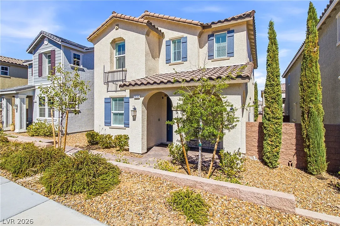 4 bed, 3.0 bath, 2040 sqft, $2,810 — Photo 3