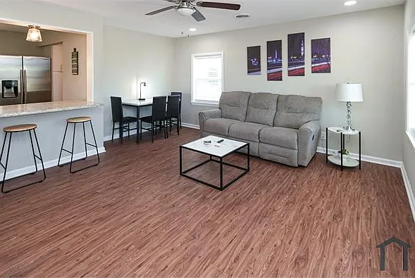 3 bed, 1200 sqft, $2,000 — Photo 3