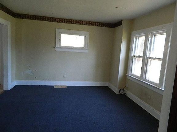 4th image of 527 Lexington Ave