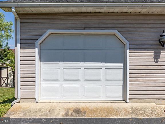 3rd image of 3723 Mountain Shadow Dr