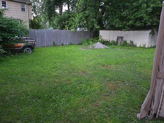 2nd image of 1682 Reservoir Ave