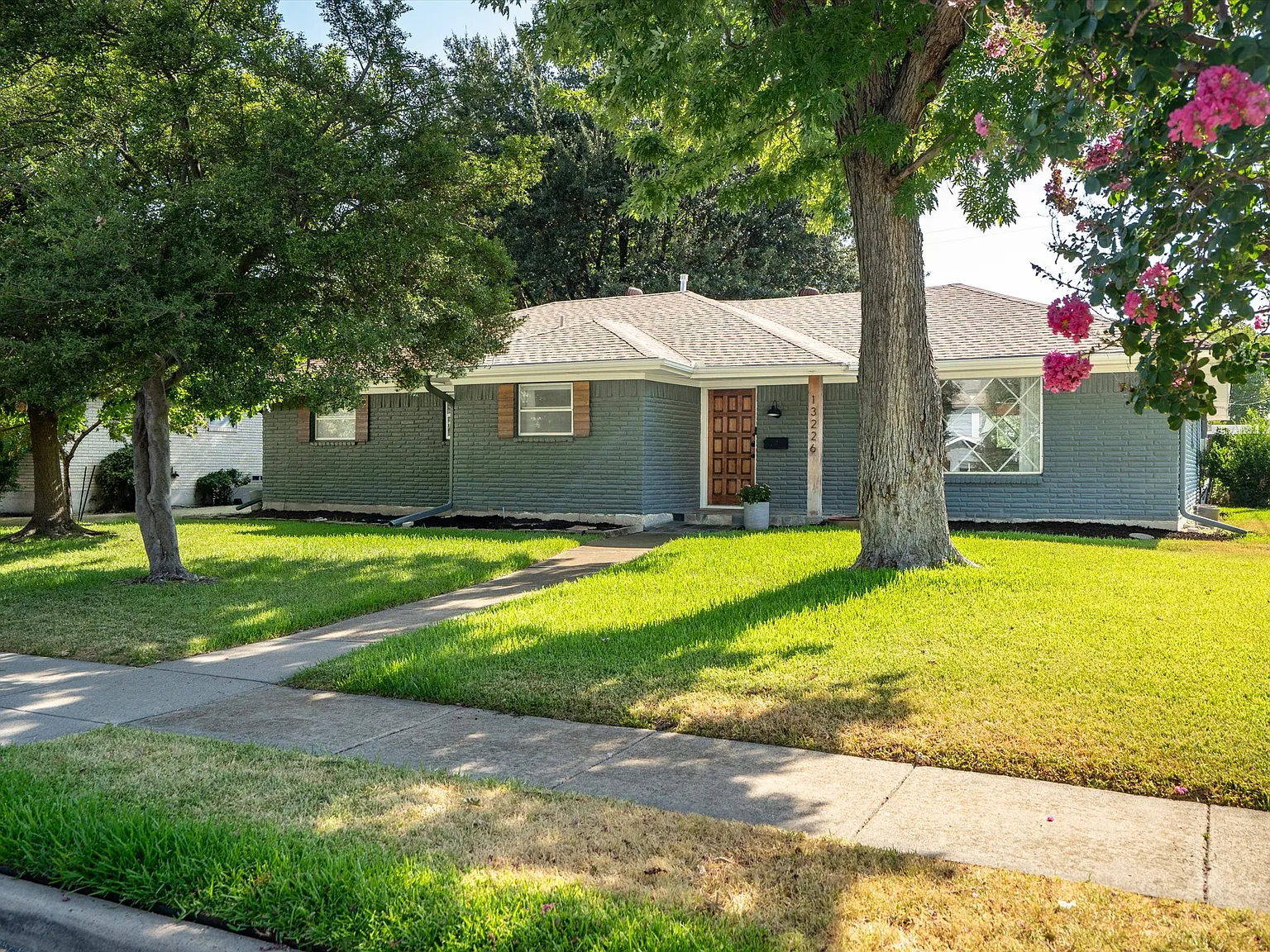 4 bed, 1910 sqft, $2,800 — Photo 2